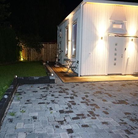 Apartamento Fresh Happy Little House, 35 M2 In Taeby Estocolmo Exterior foto